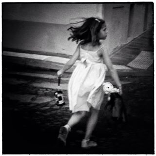  • photographer in bud I took this last photography on 'Ile de la cité'. This little island on the river Seine, is linked by many bridges to the two sides of Paris. They are called 'Rive droite' and 'Rive gauche'. This girl were running in one of the streets of this island. She has this camera. I saw her then taking photographies very carefully of her sister. It made me smiled. It also a reminder that in photography we never stop learning about light, people and life. ... I hope you enjoyed this walk 'Along the Seine river' with me as much as I enjoyed sharing it with you! ... I am deeply thankful to @statelessmedia team for inviting me for this take over. I was really heartfelt by your interest and support to my work... ... Wishing all the best to everyone! - Claudia @ladybird.notes 